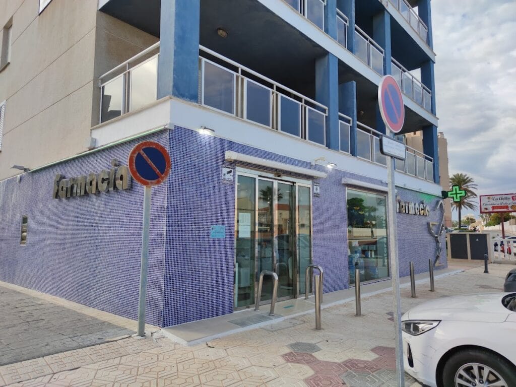 Farmacia La Manga Centro Bartolomé Serrano Gil — Salud & Belleza en La Manga