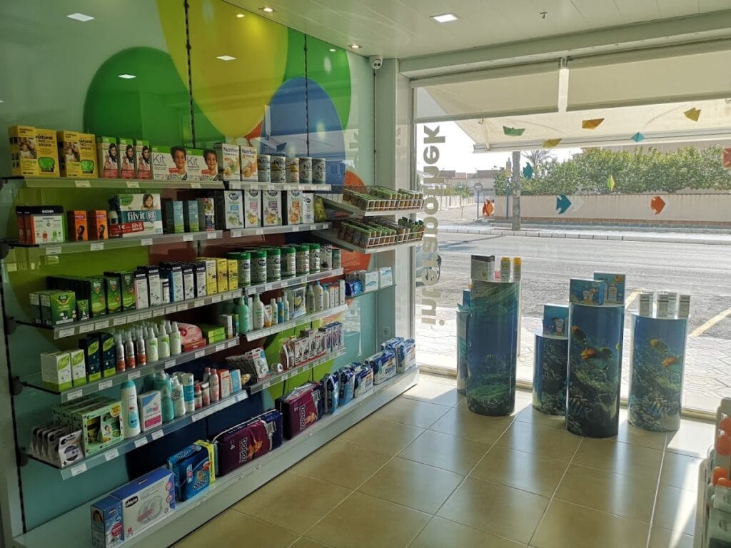 Farmacia La Manga Centro Bartolomé Serrano Gil — Salud & Belleza en La Manga