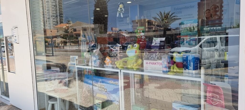 Farmacia Paloma Gómez López-Tello — Salud & Belleza en La Manga