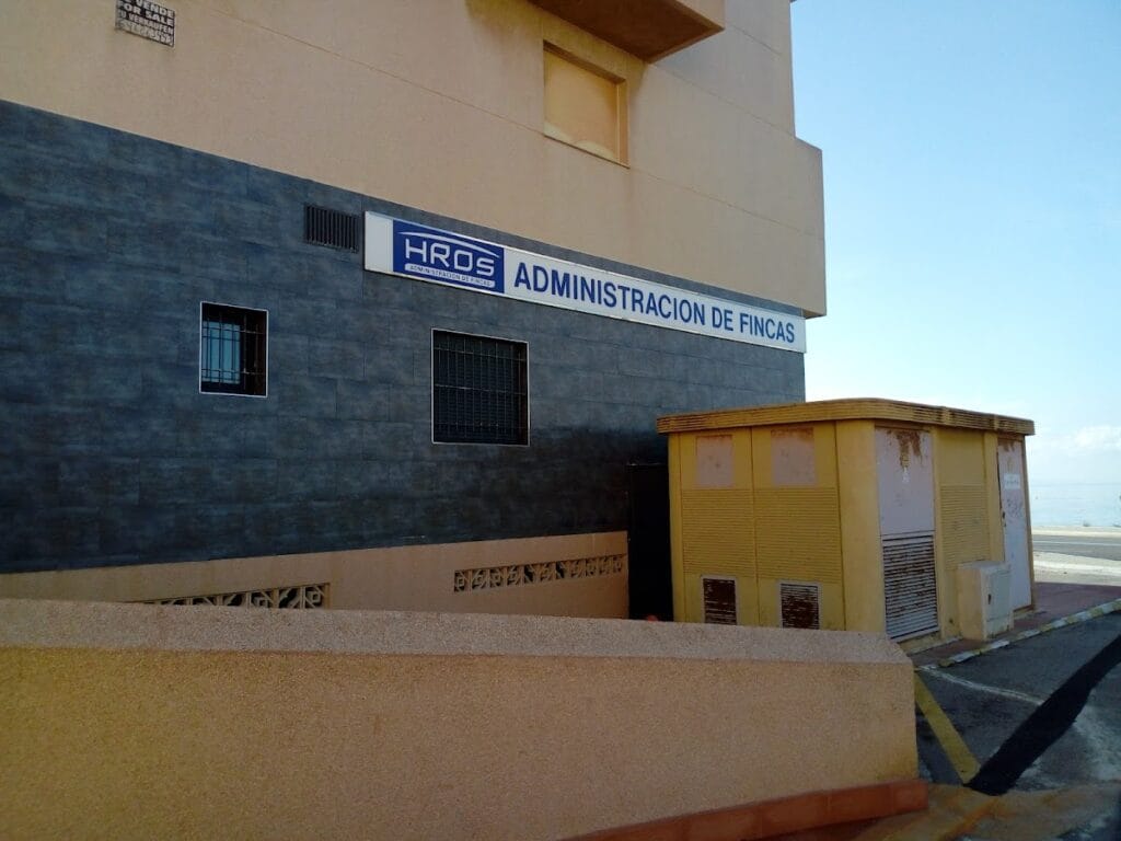 Fincas HRos — Comercios en La Manga