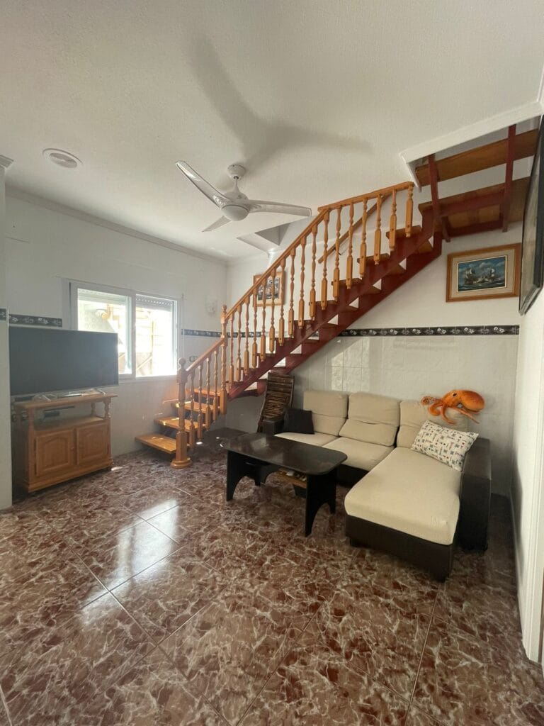 Mero Habitaciones. Casa particular con habitaciones con baño compartido. — Alojamientos en Cabo de Palos