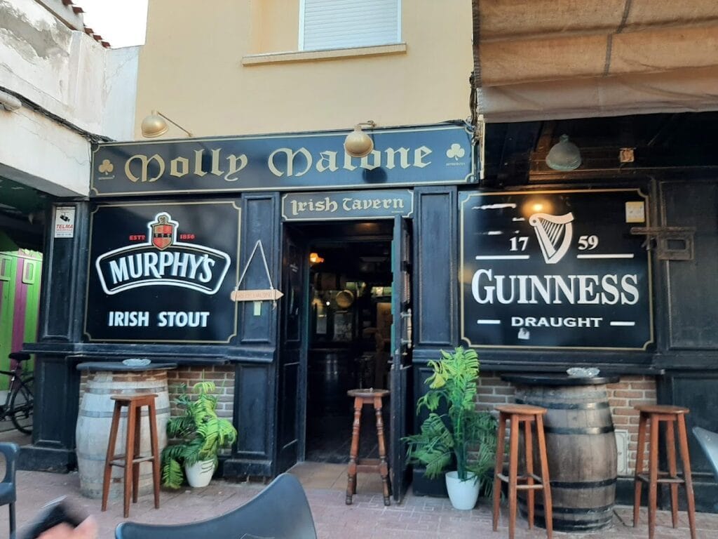 Molly Malone Irish Tabern. — Café/Copas en La Manga