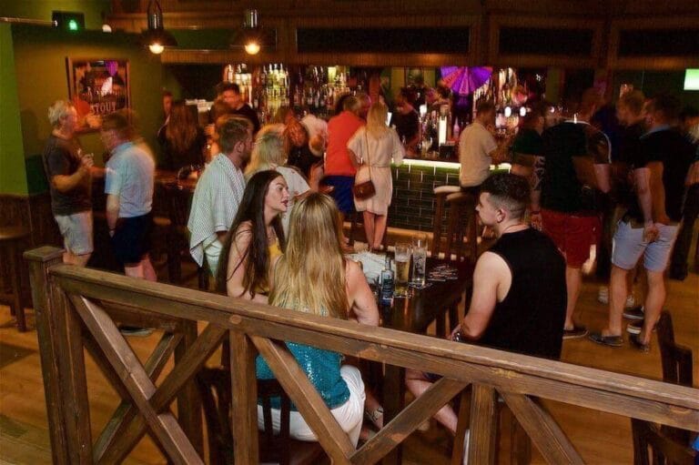 Mulligan's Irish Pub - Café/Copas en La Manga del Mar Menor
