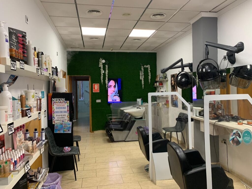 Peluqueria y Estetica Anays — Salud & Belleza en La Manga Club