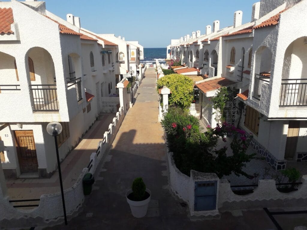 Urbanizacion Villas Mediterraneo — Comercios en La Manga Club
